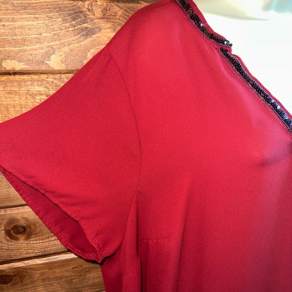 Torrid (1) Red Sequin V-Neck Lightweight Sheer Short Sleeve Blouse - Picture 6 of 10